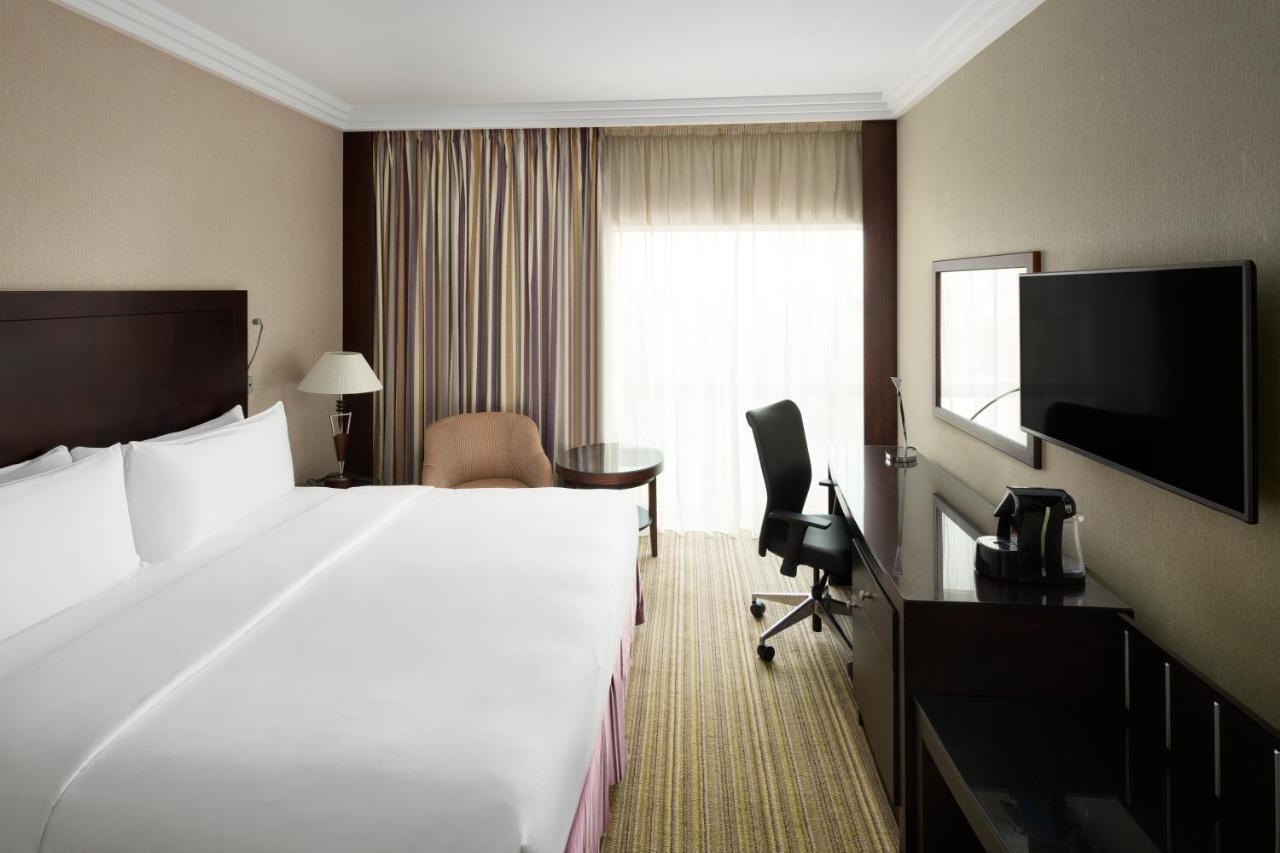 Crowne Plaza Jeddah By Ihg Hotel Kültér fotó A typical room at the hotel