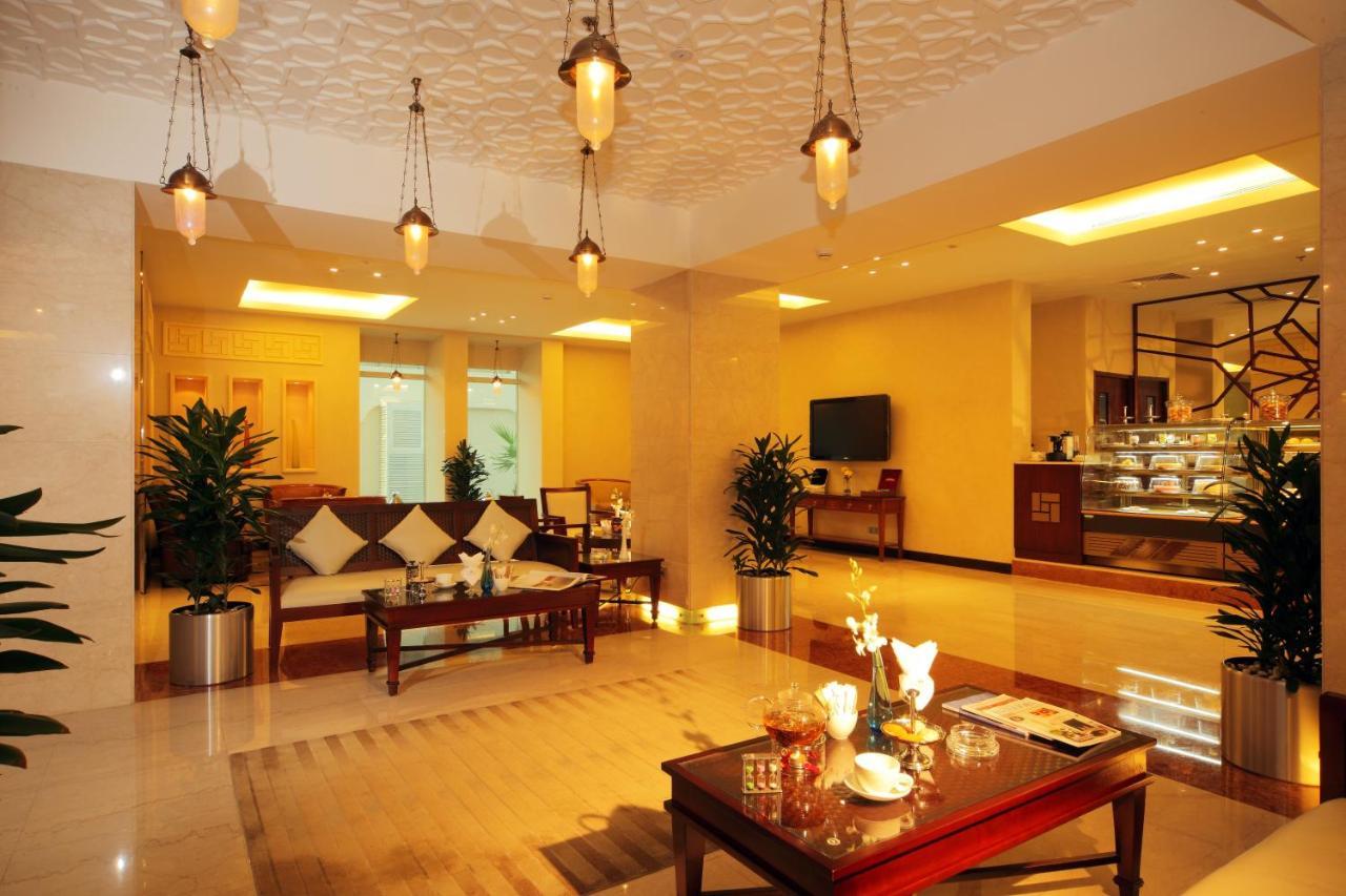 Crowne Plaza Jeddah By Ihg Hotel Kültér fotó The lobby of the hotel