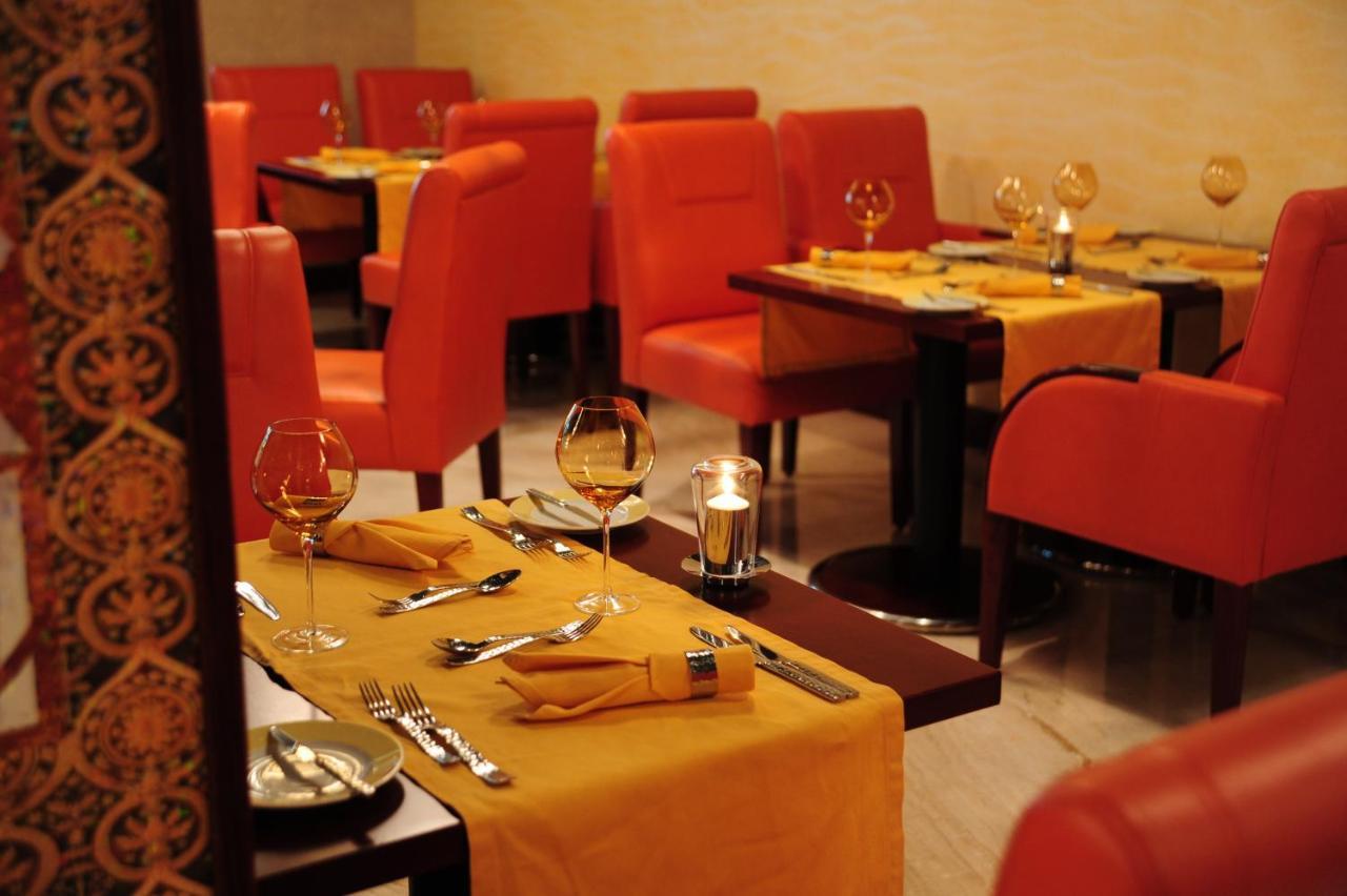 Crowne Plaza Jeddah By Ihg Hotel Kültér fotó Restaurant interior