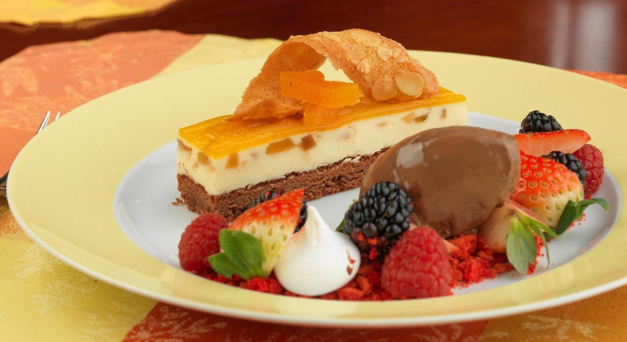 Crowne Plaza Jeddah By Ihg Hotel Kültér fotó A dessert