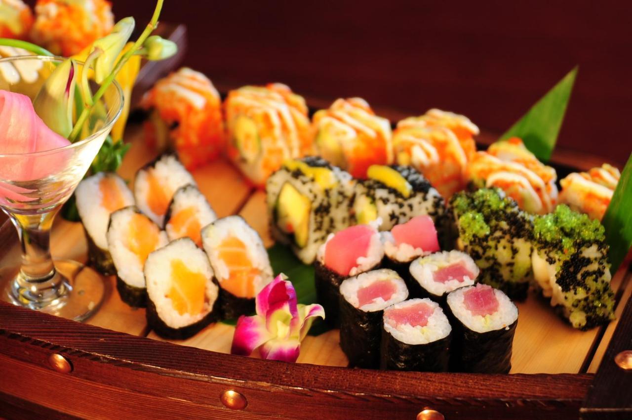 Crowne Plaza Jeddah By Ihg Hotel Kültér fotó Sushi