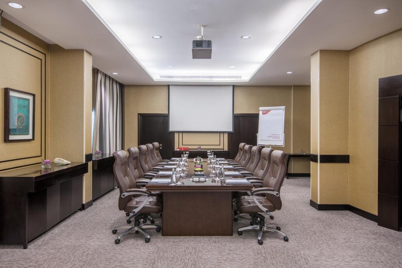 Crowne Plaza Jeddah By Ihg Hotel Kültér fotó Meeting room